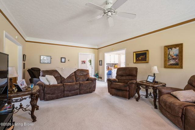 2005 Old Sorrell Ln, La Grange, KY 40031