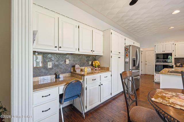 2005 Old Sorrell Ln, La Grange, KY 40031
