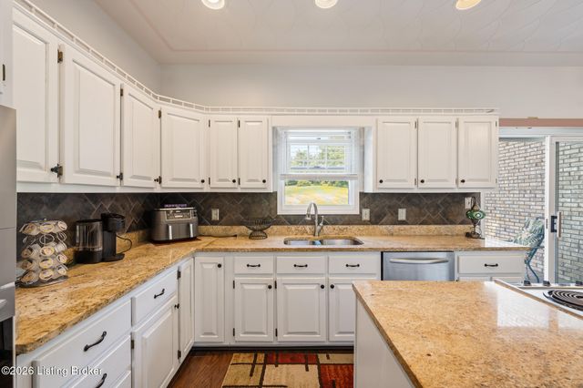 2005 Old Sorrell Ln, La Grange, KY 40031