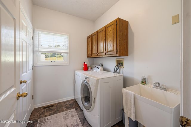 2005 Old Sorrell Ln, La Grange, KY 40031