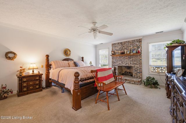 2005 Old Sorrell Ln, La Grange, KY 40031
