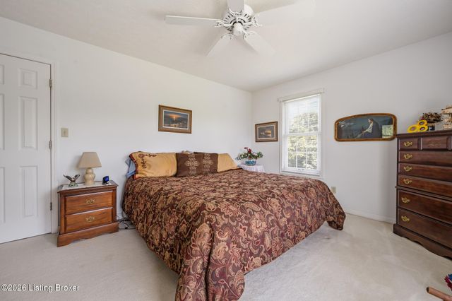 2005 Old Sorrell Ln, La Grange, KY 40031