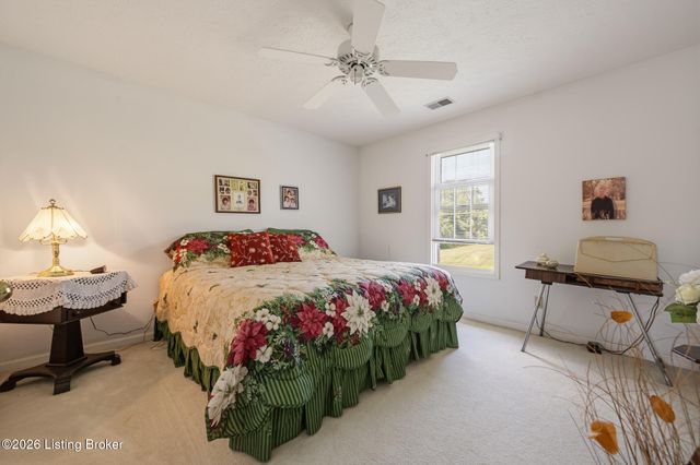 2005 Old Sorrell Ln, La Grange, KY 40031