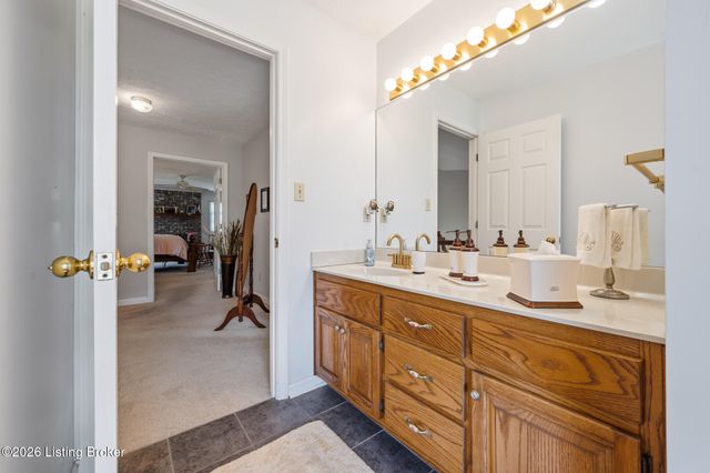 2005 Old Sorrell Ln, La Grange, KY 40031