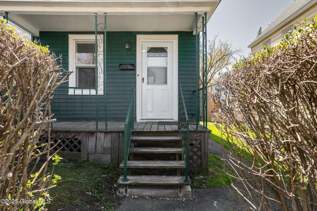 556 Clarendon Street, Schenectady, NY 12308