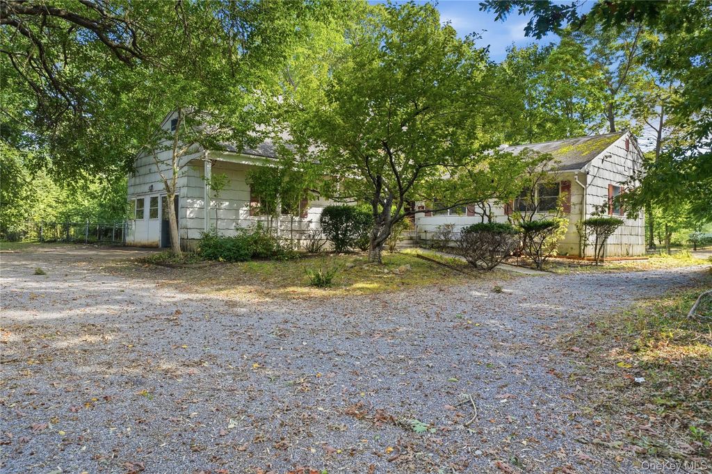 31 Woodland Drive, East Islip, NY 11730 — exterior