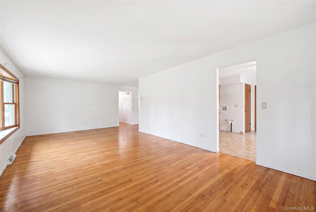 31 Woodland Drive, East Islip, NY 11730 — photo 5