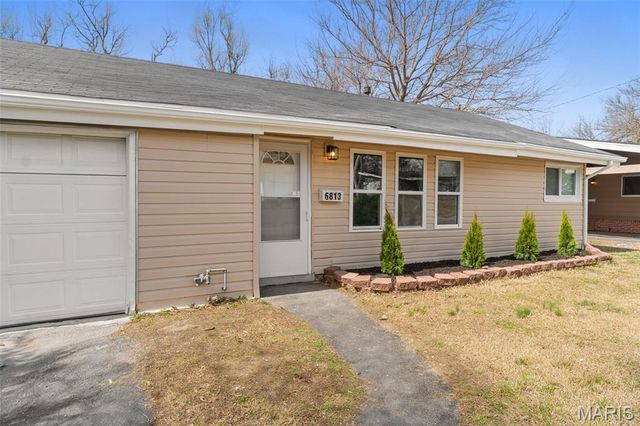 6813 Saint Olaf Drive, Berkeley, MO 63134