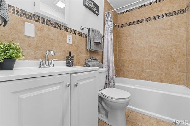 6813 Saint Olaf Drive, Berkeley, MO 63134