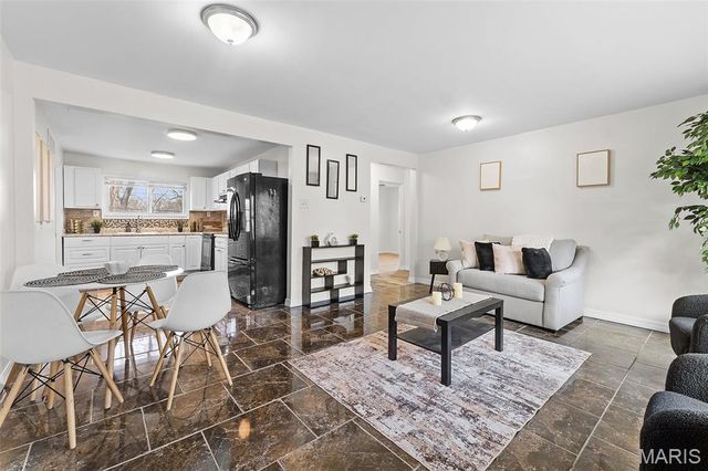 6813 Saint Olaf Drive, Berkeley, MO 63134