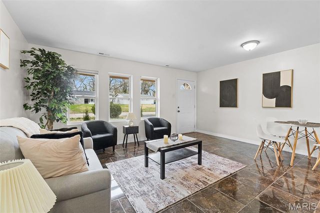 6813 Saint Olaf Drive, Berkeley, MO 63134