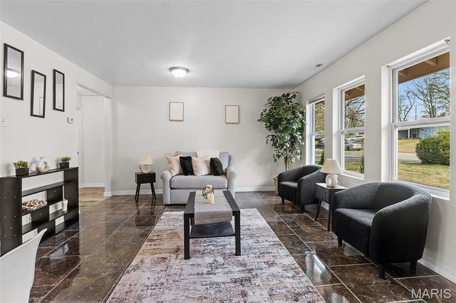 6813 Saint Olaf Drive, Berkeley, MO 63134