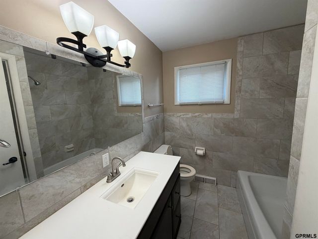 5141 N 72nd Street, Lincoln, NE 68507