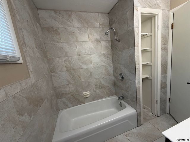 5141 N 72nd Street, Lincoln, NE 68507