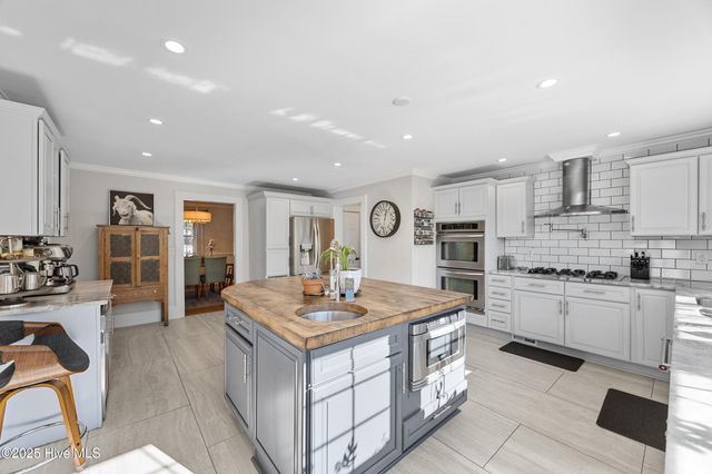 2610 Oleander Drive, Wilmington, NC 28403