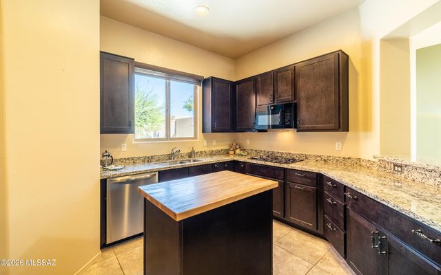 10368 E Jarod James Place, Tucson, AZ 85747