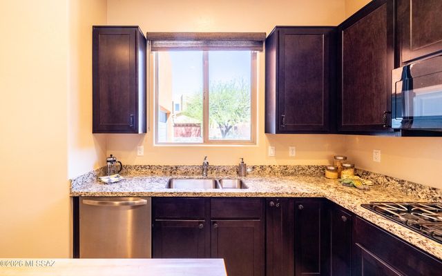 10368 E Jarod James Place, Tucson, AZ 85747