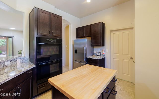 10368 E Jarod James Place, Tucson, AZ 85747