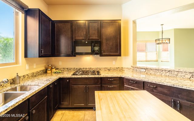 10368 E Jarod James Place, Tucson, AZ 85747