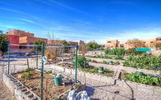 10368 E Jarod James Place, Tucson, AZ 85747