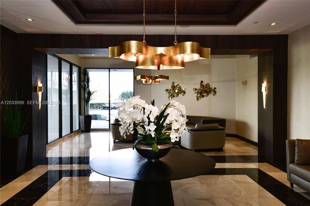 20505 E Country Club Dr 237, Aventura, FL 33180