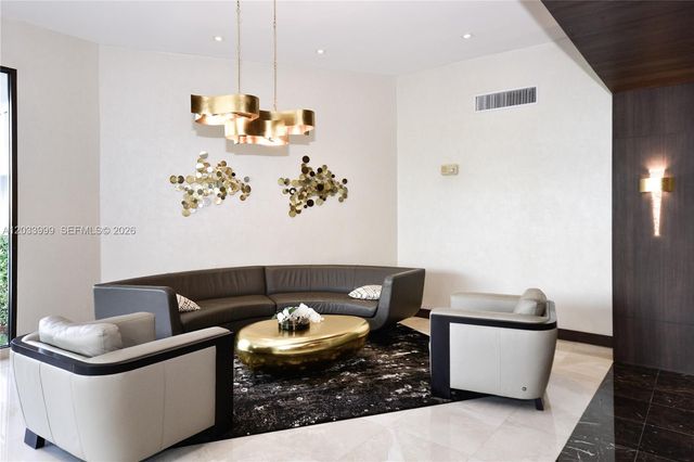 20505 E Country Club Dr 237, Aventura, FL 33180