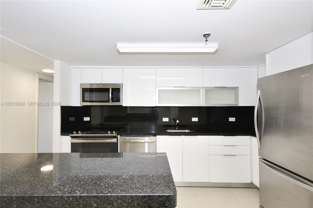 20505 E Country Club Dr 237, Aventura, FL 33180