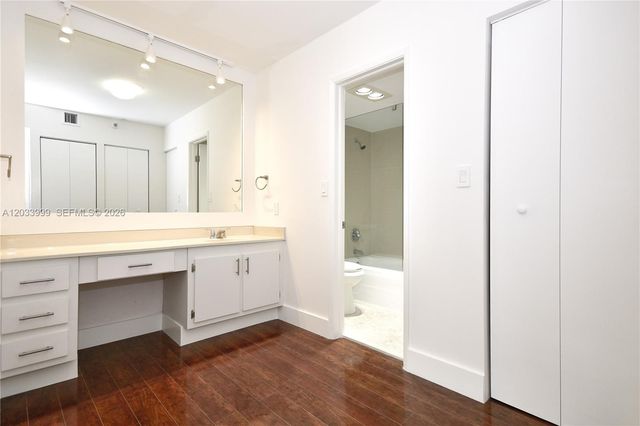 20505 E Country Club Dr 237, Aventura, FL 33180