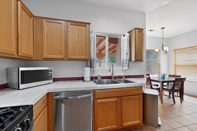 10331 Pintura Place NW, Albuquerque, NM 87114