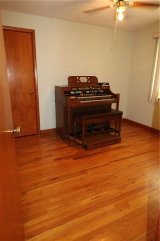 277 Oaklyn Rd, Bethel Park, PA 15102