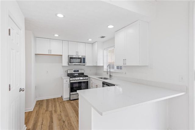 1222 W Oaks Way, Woodstock, GA 30188