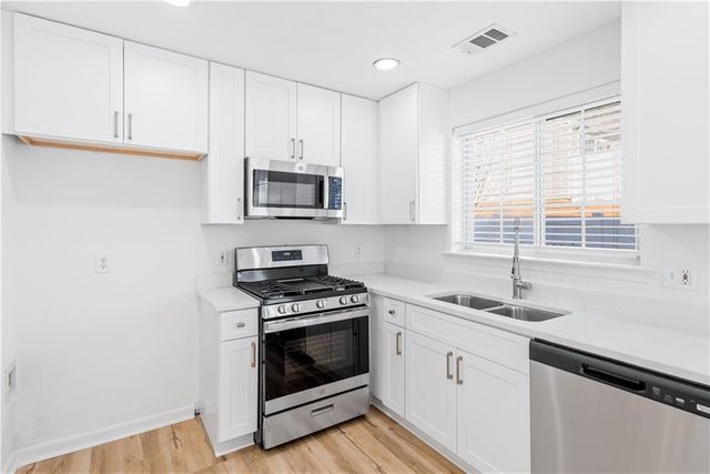 1222 W Oaks Way, Woodstock, GA 30188