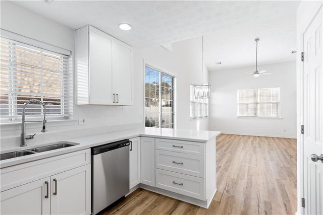 1222 W Oaks Way, Woodstock, GA 30188