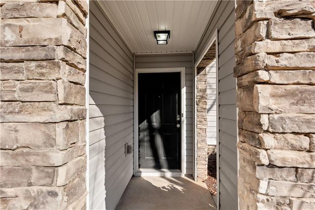 1222 W Oaks Way, Woodstock, GA 30188