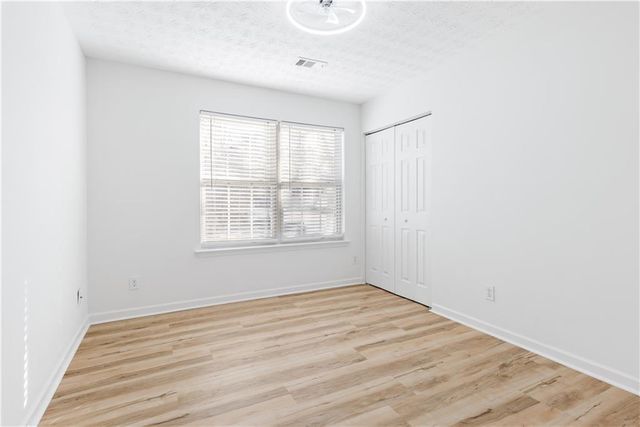 1222 W Oaks Way, Woodstock, GA 30188