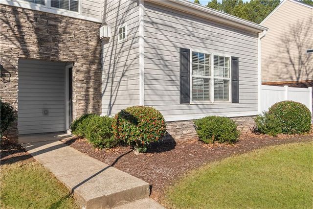 1222 W Oaks Way, Woodstock, GA 30188