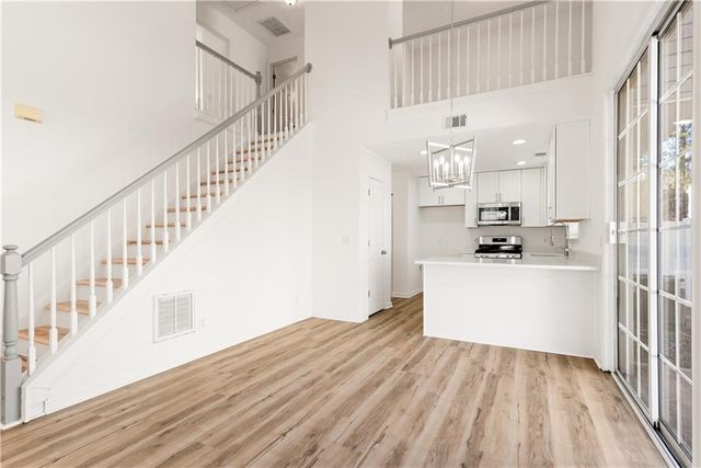 1222 W Oaks Way, Woodstock, GA 30188