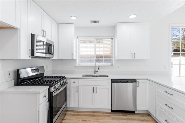 1222 W Oaks Way, Woodstock, GA 30188