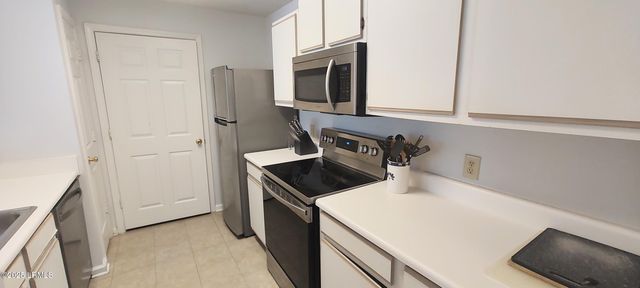 1231 Ladys Island Dr Unit 221, Port Royal, SC 29935