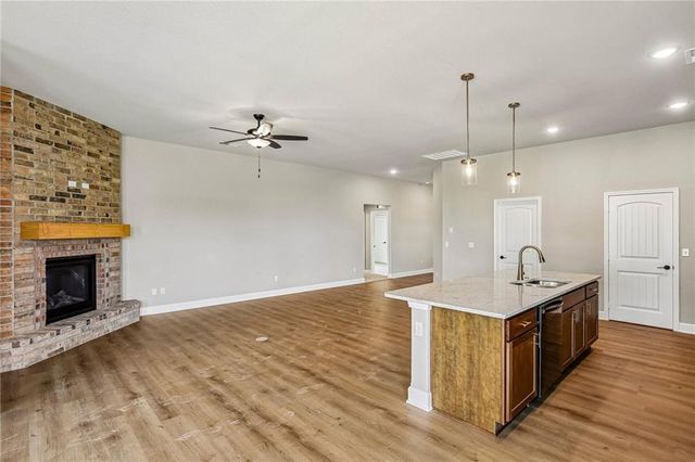 1644 N 157th Lane, Basehor, KS 66007