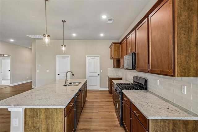 1644 N 157th Lane, Basehor, KS 66007