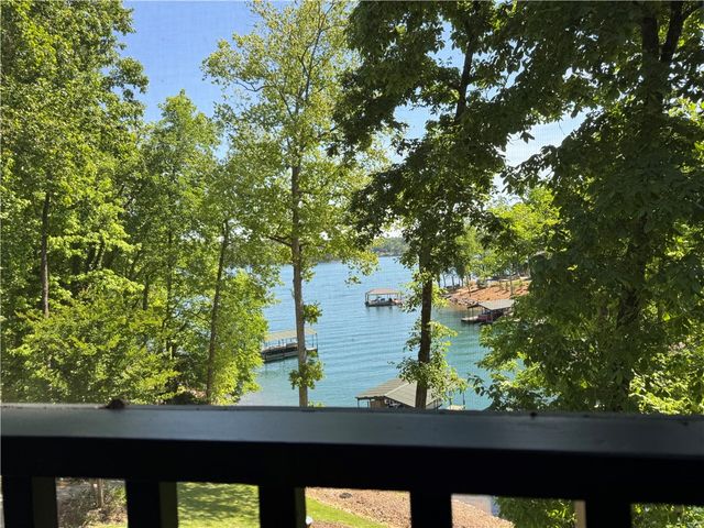 206 N Beacon Shores Drive, Seneca, SC 29672