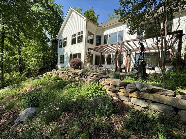 206 N Beacon Shores Drive, Seneca, SC 29672