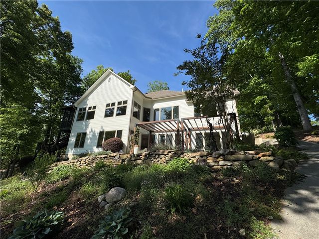 206 N Beacon Shores Drive, Seneca, SC 29672