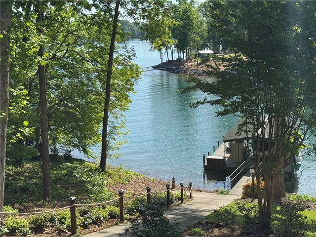 206 N Beacon Shores Drive, Seneca, SC 29672