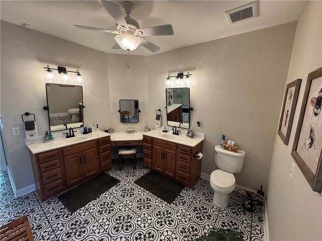 206 N Beacon Shores Drive, Seneca, SC 29672