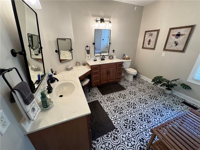206 N Beacon Shores Drive, Seneca, SC 29672