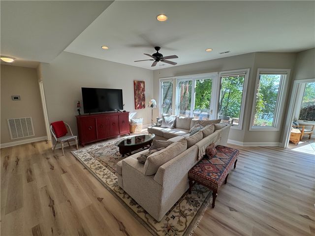 206 N Beacon Shores Drive, Seneca, SC 29672