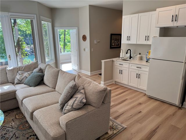 206 N Beacon Shores Drive, Seneca, SC 29672