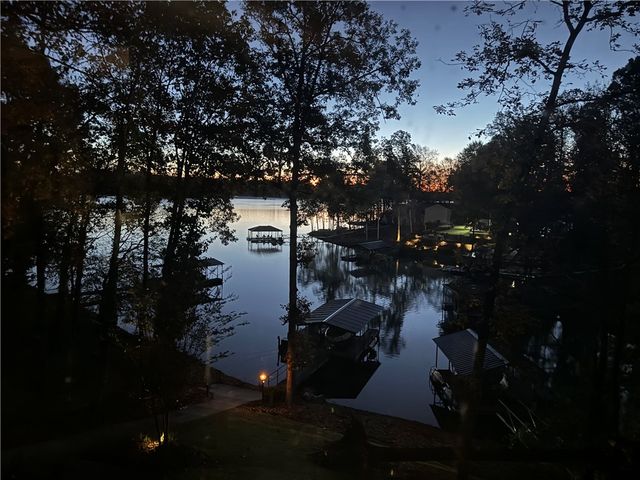 206 N Beacon Shores Drive, Seneca, SC 29672